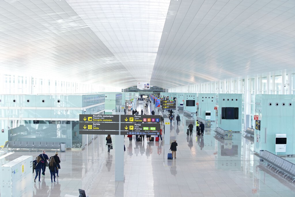 El Aeropuerto de Barcelona-El Prat Opera al Límite por el Auge de las Aerolíneas Low Cost, con Ampliación Prevista a Largo Plazo
