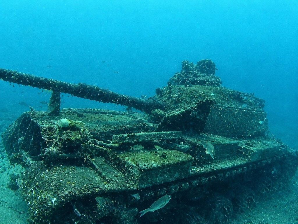 Estados Unidos Transformó Cien Tanques de Guerra en Arrecifes Artificiales en el Golfo de México