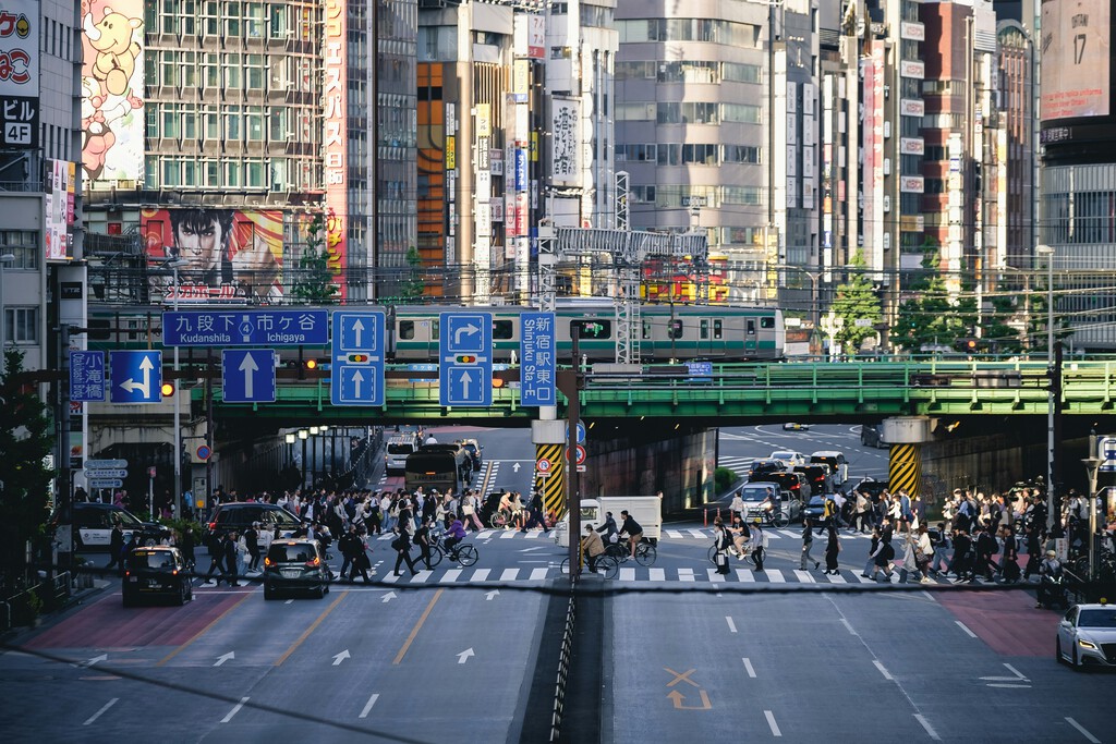 Shinjuku, Tokio, Impulsa Medidas para Restringir Alquileres Turísticos por Quejas Vecinales