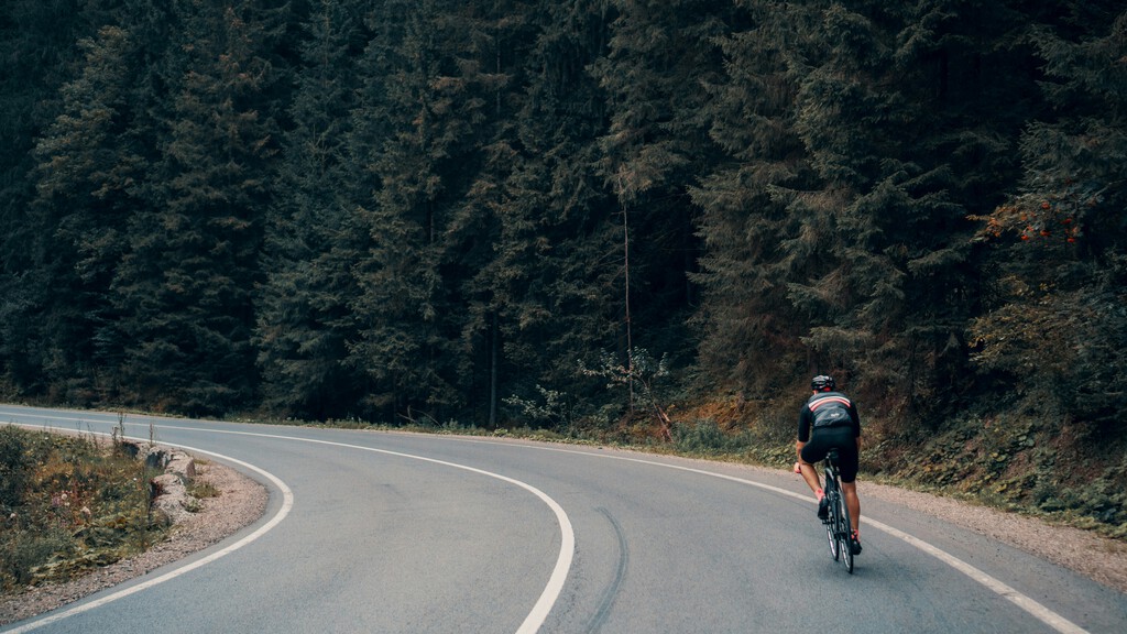 Nuevas Normas de Circulación: Reducción de Velocidad Obligatoria al Adelantar Ciclistas y Otros Cambios Viales