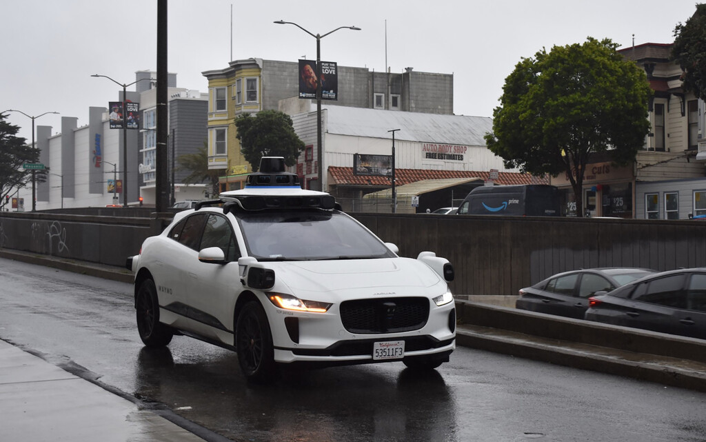 Incidente en San Francisco: Menores con arma y marihuana en un robotaxi Waymo terminan bajo custodia policial