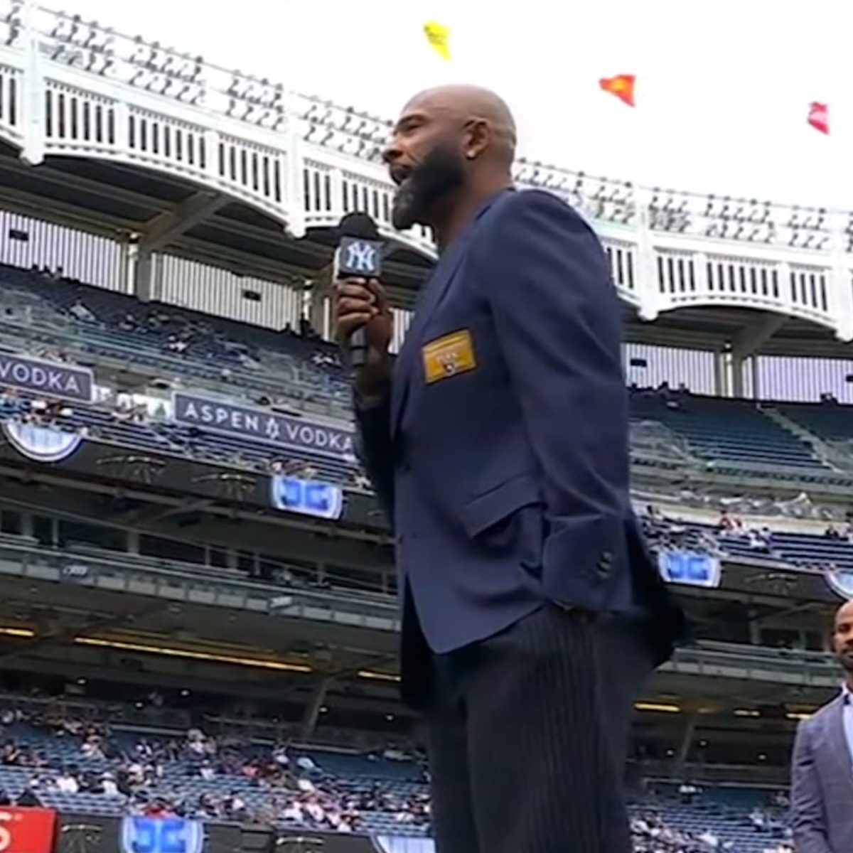 Los Yankees Honran a CC Sabathia Retirando su Emblemático Número 52