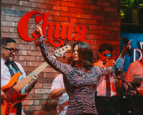 Techy Inaugura su ''Temporada Chula'' con una Velada de Música, Humor y Conexión