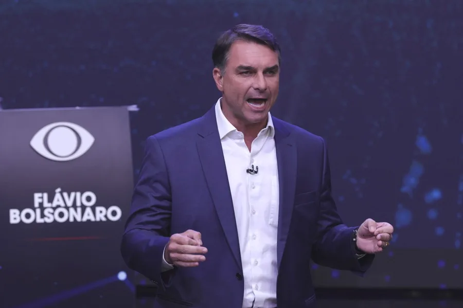 Flávio Bolsonaro se declara ''presidente electo'' y anuncia liderazgo opositor desde EE. UU.