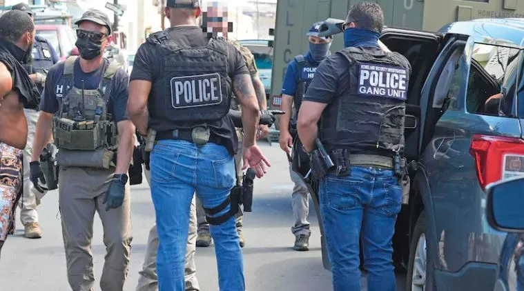 Agentes de ICE Interrumpen Torneo de Dominó en Puerto Rico, Solicitando Documentación a Participantes Dominicanos