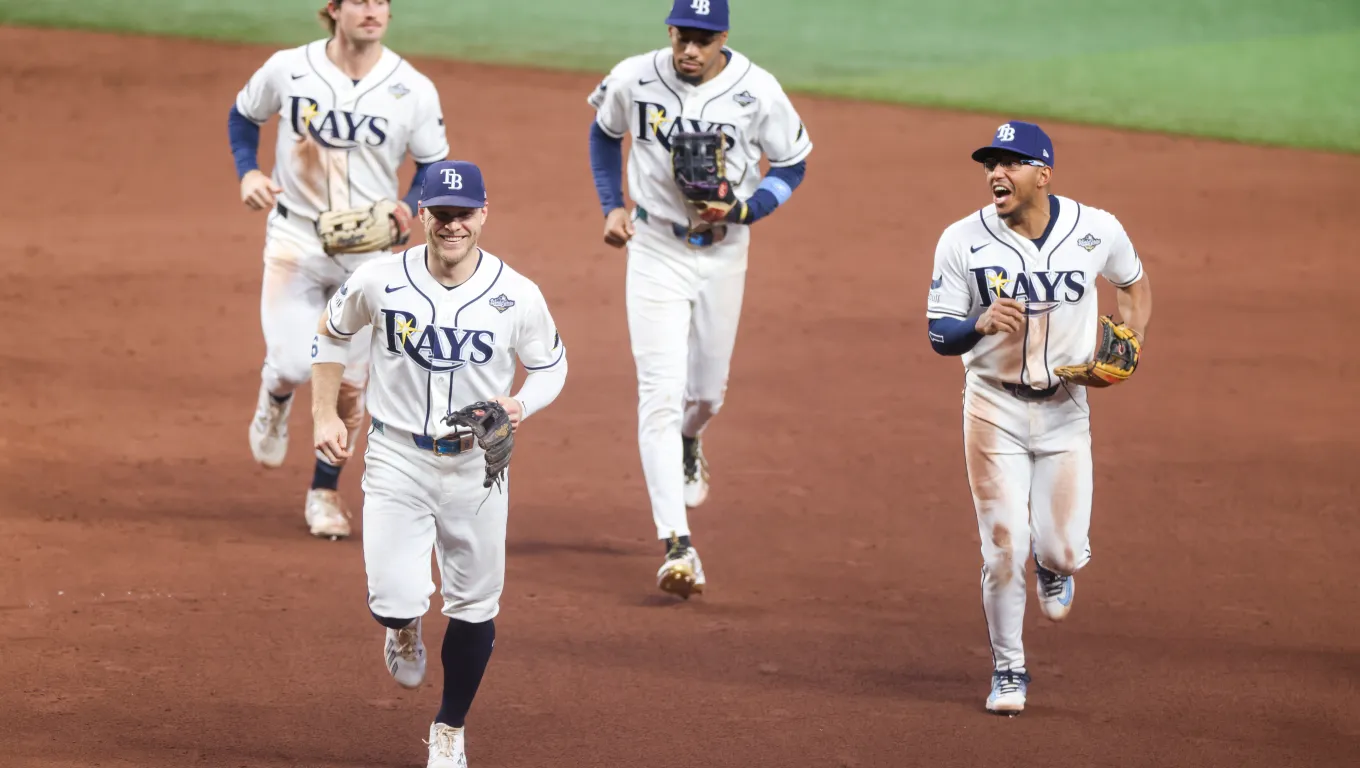 Los Rays de Tampa Bay Remontan y Extienden la Serie Mundial ante los Cerveceros de Milwaukee