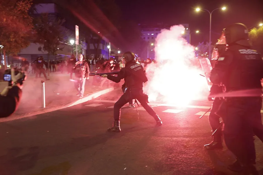 Intervención Policial en Protesta Ultraderechista en Madrid por Siniestro Ferroviario en Toledo