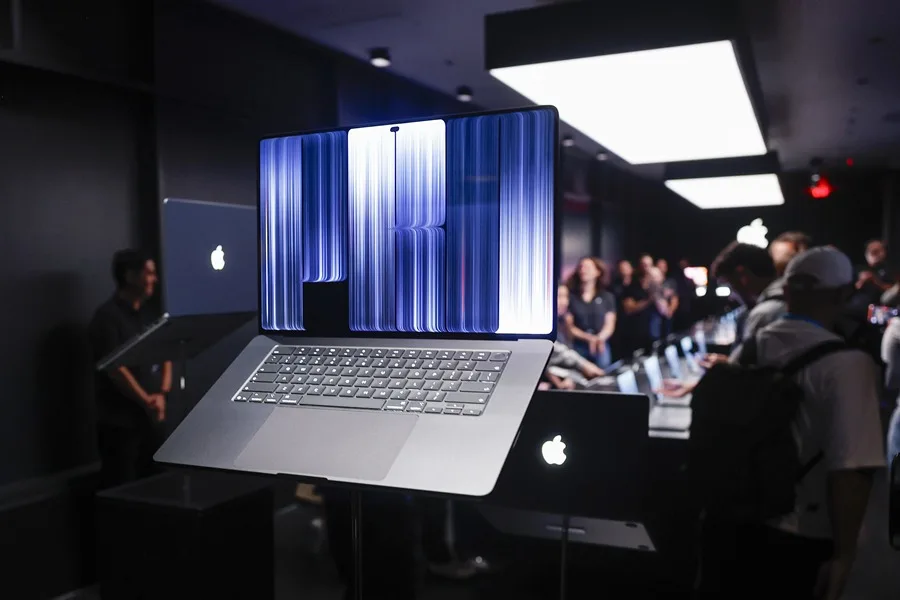 Apple Lanza MacBook Pro con Innovadora Pantalla Táctil y el Chip Más Potente de su Historia