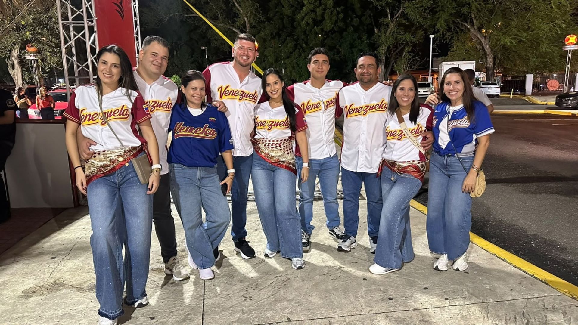 Rawayana Agota Entradas en Santiago con un Vibrante Concierto Lleno de Sabor y Patriotismo