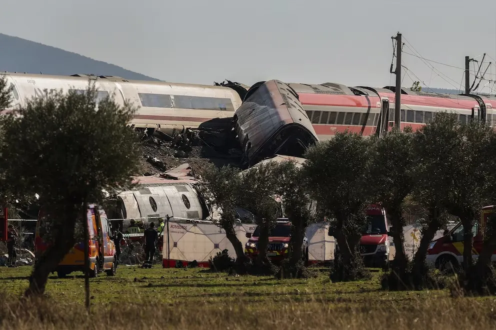 Fatal Accidente Ferroviario en España Cobra la Vida de 68 Personas