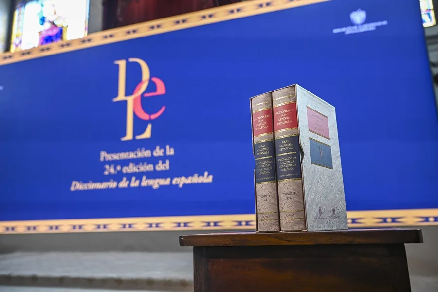 La RAE Incorpora ''Influencer'', ''Gordofobia'' y Otros Términos Novedosos a su Diccionario