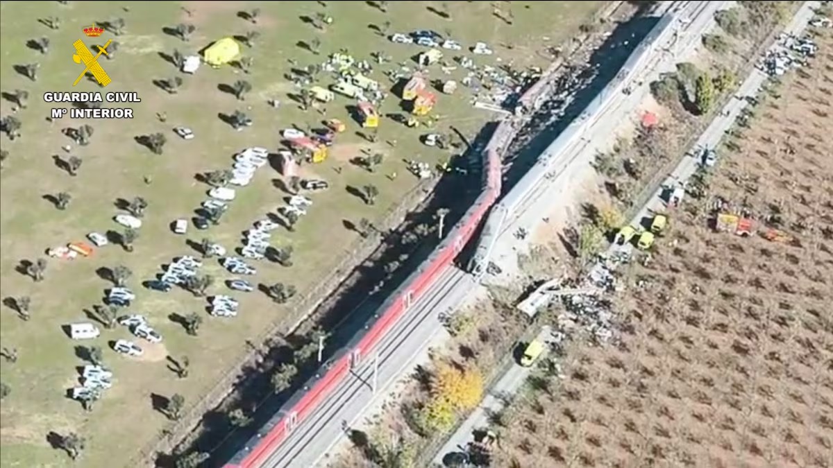 Accidente ferroviario en España: Aumentan a 64 los fallecidos y 80 los heridos