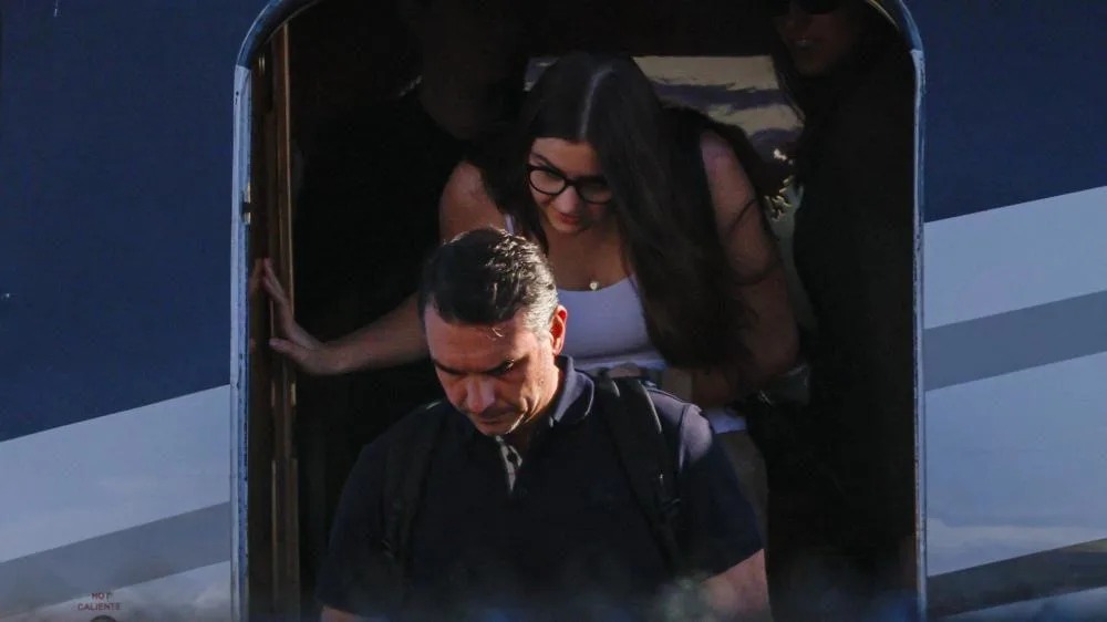 Flávio Bolsonaro Arriba a Miami Tras Elecciones en Brasil