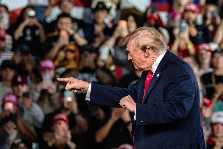 Donald Trump Reanuda Actos de Campaña en Iowa y Kansas Tras Cancelación Previa