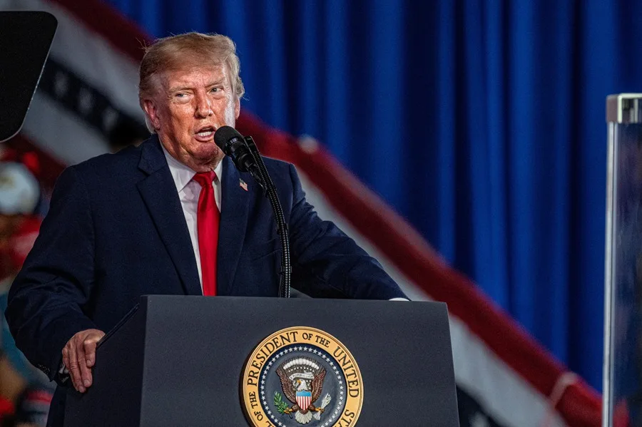 Donald Trump Afirma que Jeffrey Epstein Era "Amigo de Demócratas" y que Él Fue "Totalmente Exonerado"