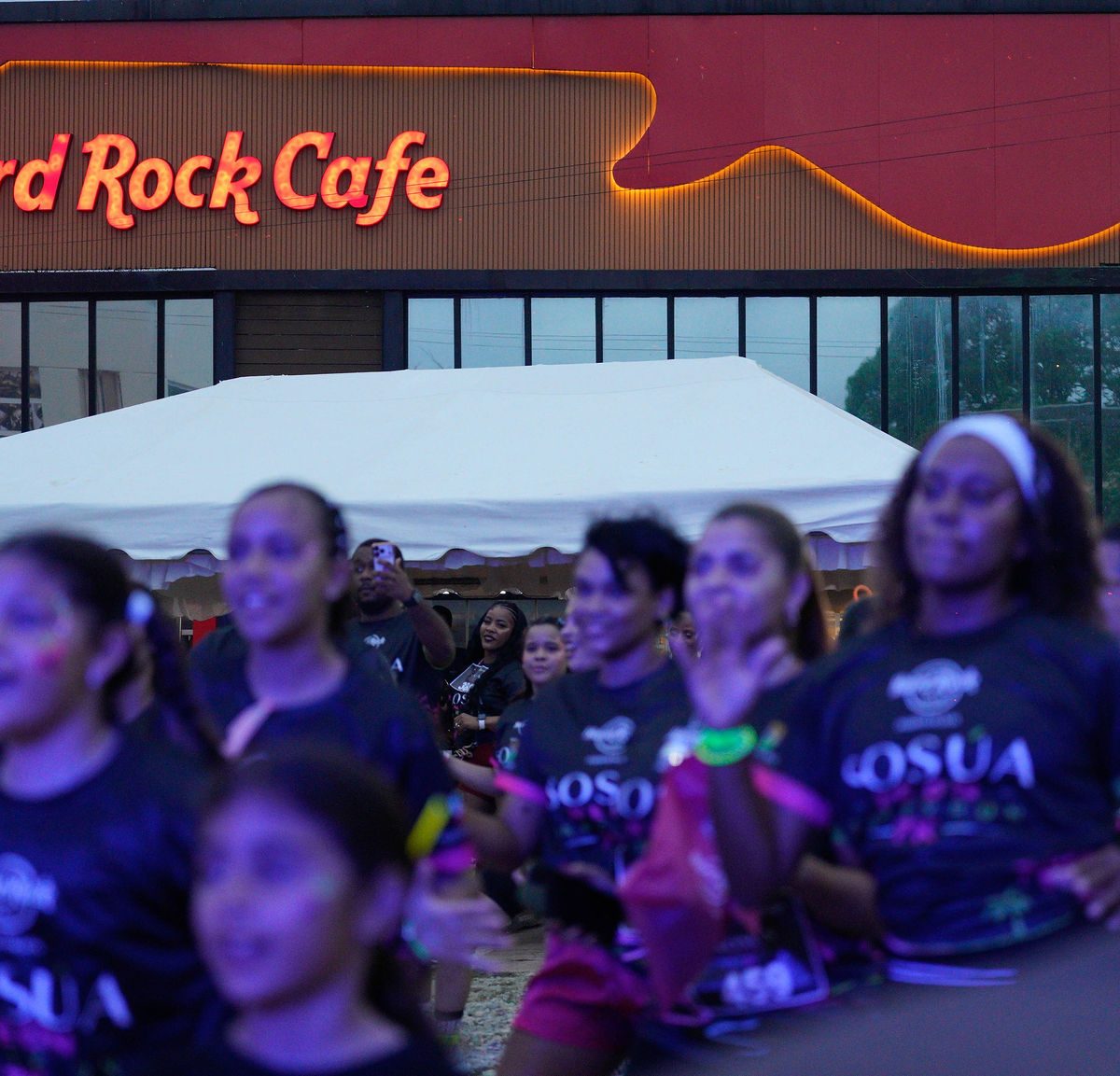 Sosúa Brilla en su Histórico Neon Party Run 2026 con Más de Mil Participantes Iluminando el Municipio