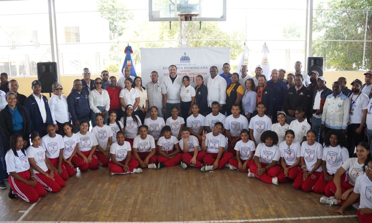 Inefi Proporciona Material Deportivo y Kits Educativos en Nagua, Bánica y Las Matas de Farfán