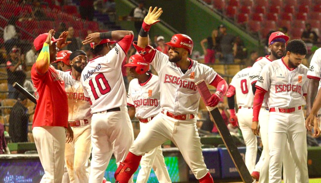 Jonrón de Marmolejos Impulsa Sexta Victoria Consecutiva de los Leones del Escogido