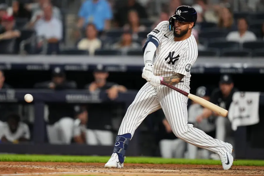 Yankees Derrotan a Medias Rojas con Poder de García y Bellinger, Avanzando en Postemporada