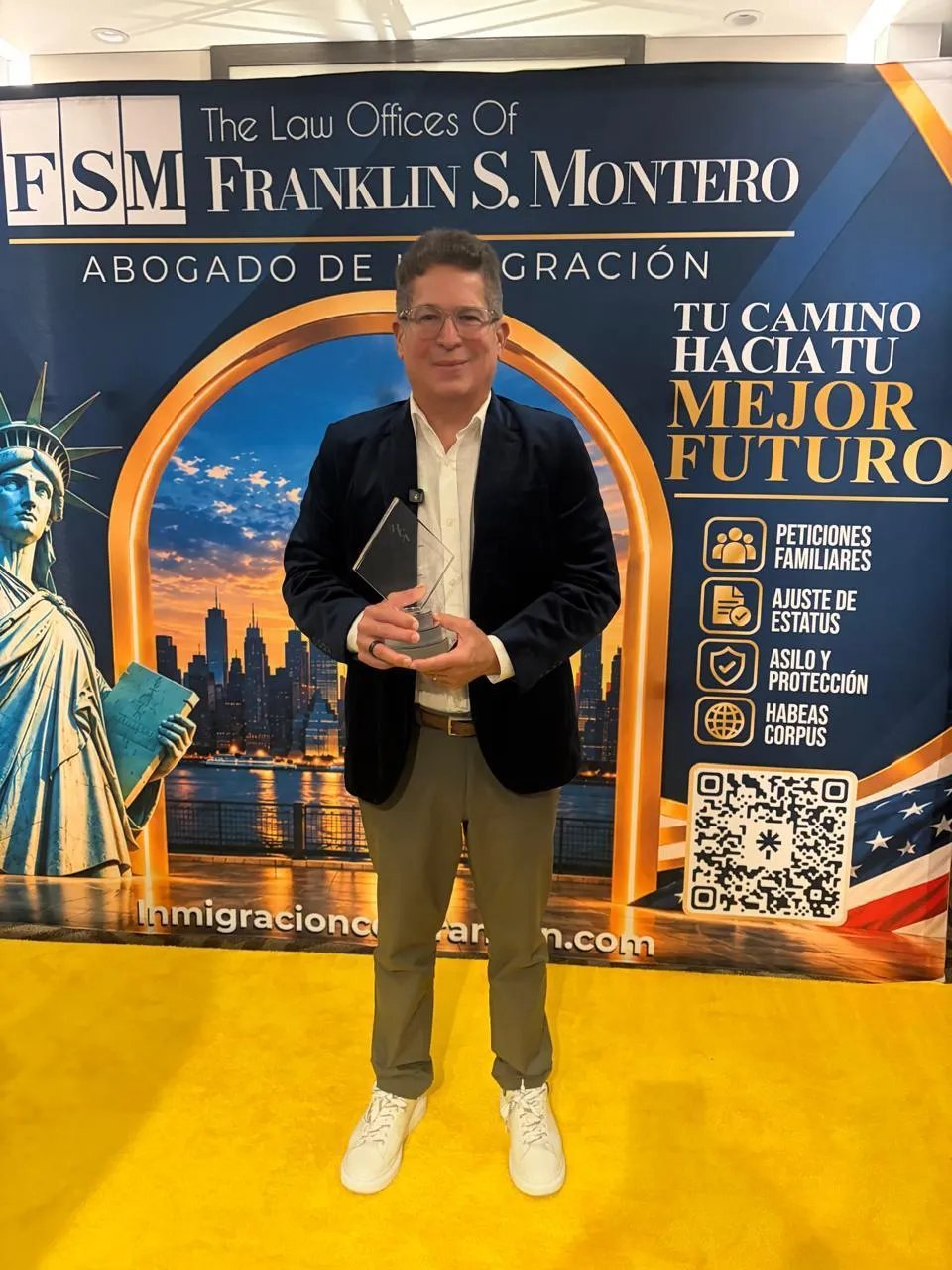 Iván Ruiz Recibe Distinción Internacional en Miami por “La Familia Espejo” y su Trayectoria Televisiva