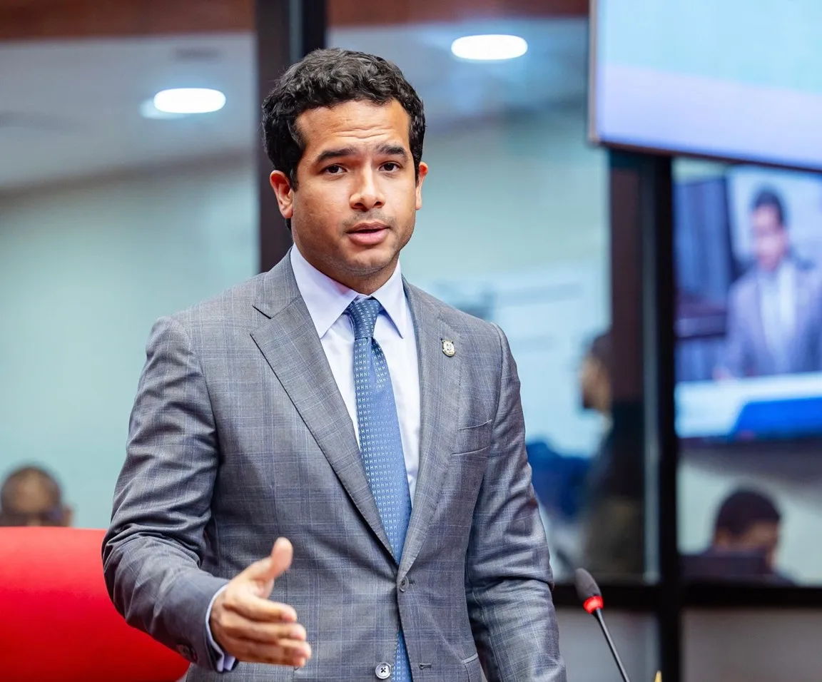 Omar Fernández: Aumento en el marbete es parte de una reforma fiscal encubierta del Gobierno