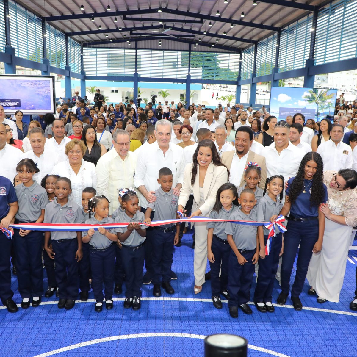 Presidente Abinader Inaugura el Complejo Educativo y Deportivo Pedro Martínez