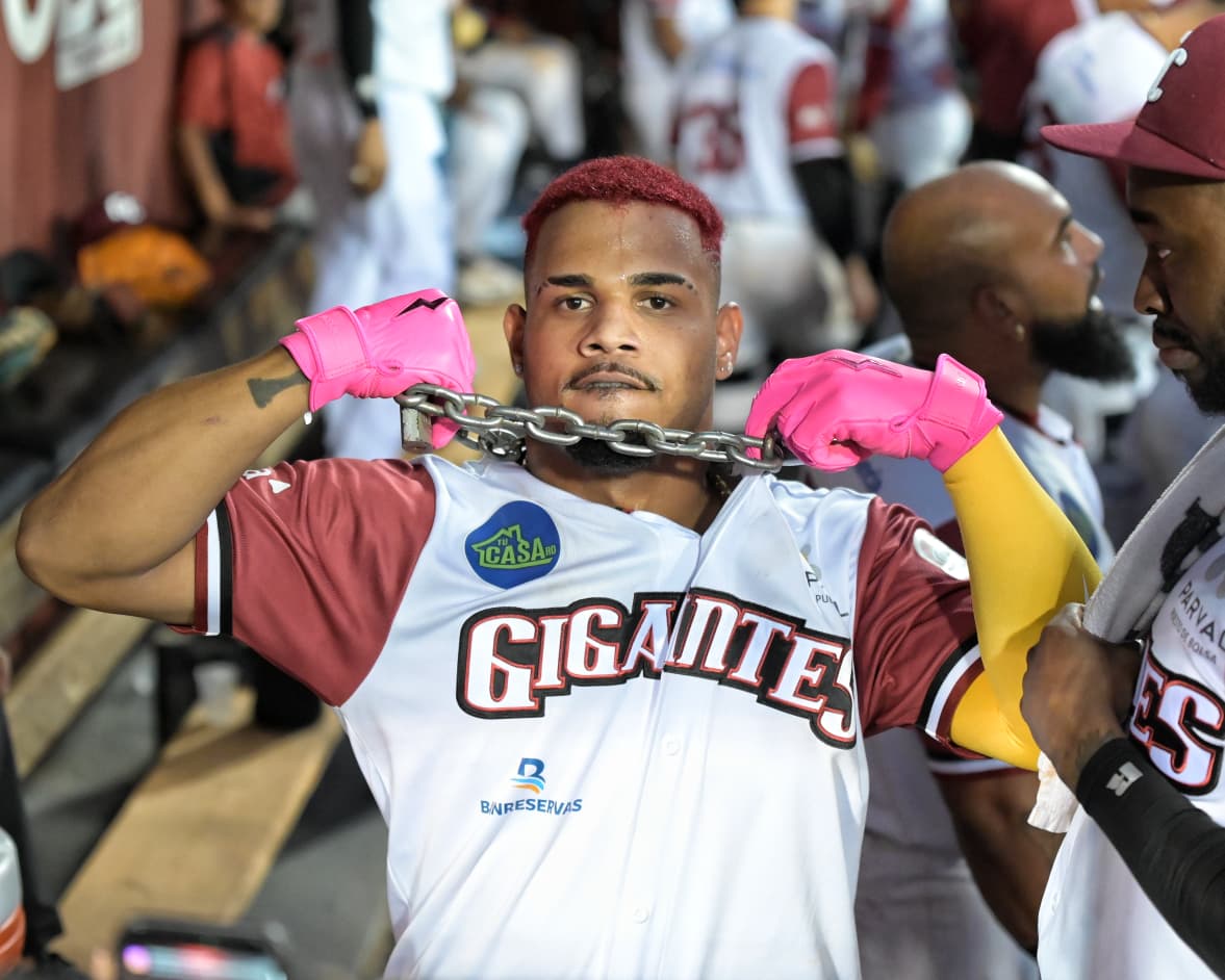 Deyvison de los Santos Lidera Recientes Incorporaciones a los Entrenamientos de los Gigantes del Cibao