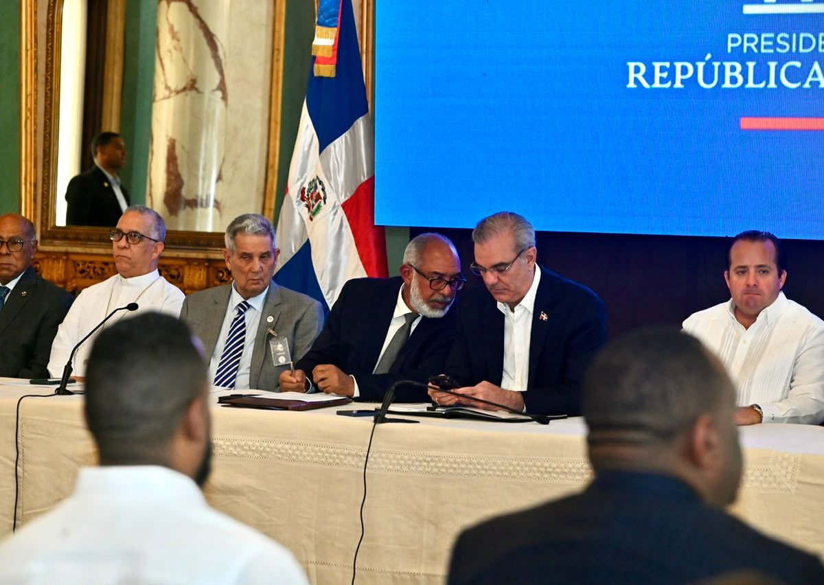 Presidente Abinader Elogia Labor de Comisión de Veeduría en Supervisión de Obras