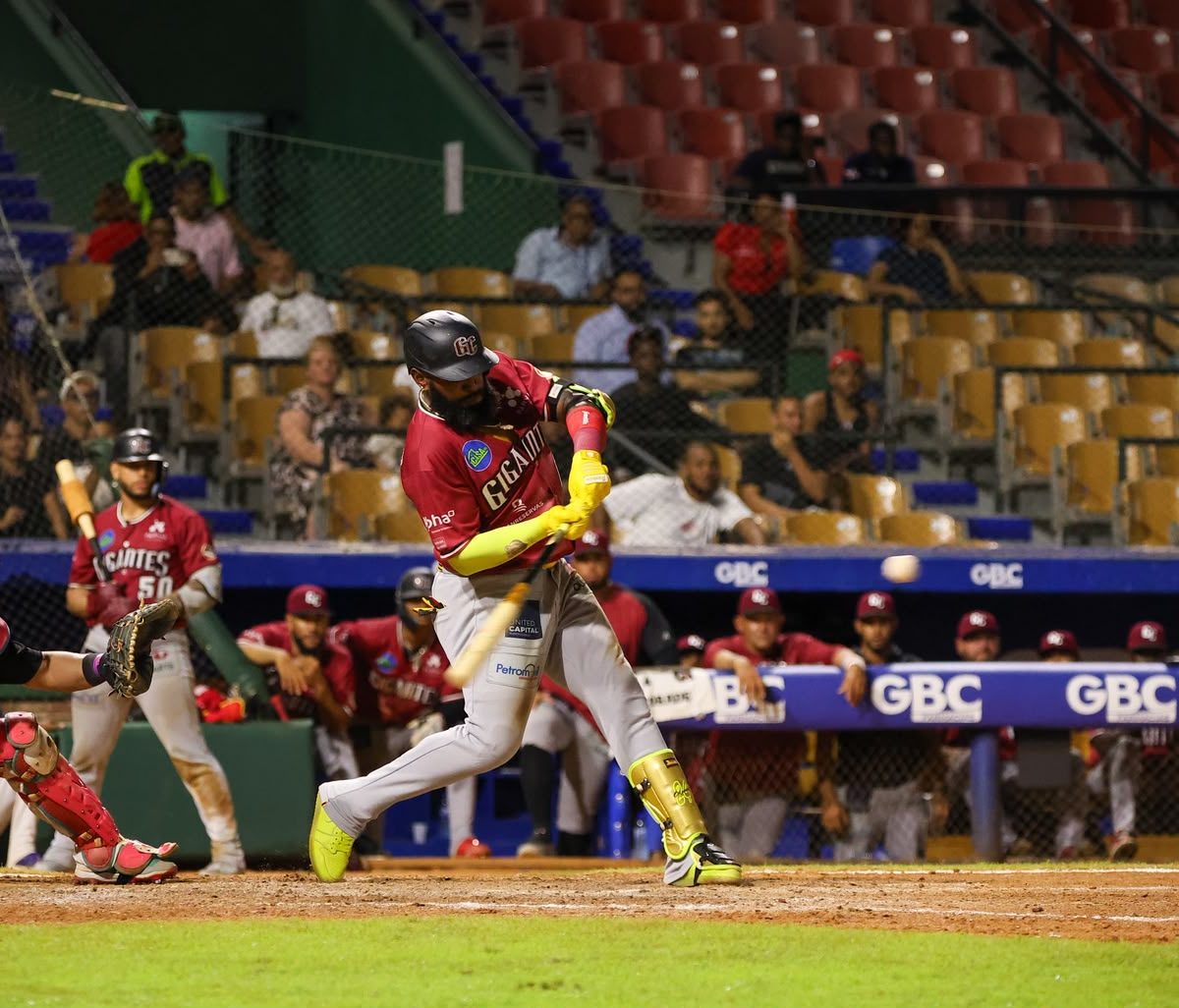 Ozuna Impulsa Remontada de Gigantes con Grand Slam Contra Escogido