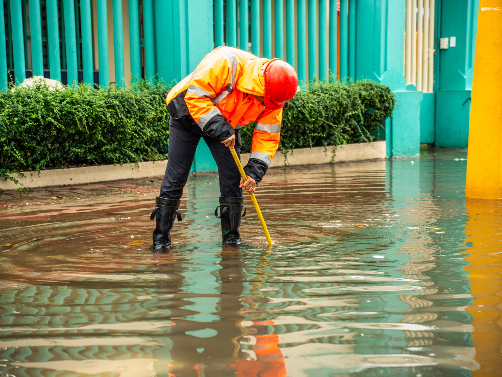 Dio Astacio moviliza equipos de limpieza y aconseja a ciudadanos resguardarse ante precipitaciones