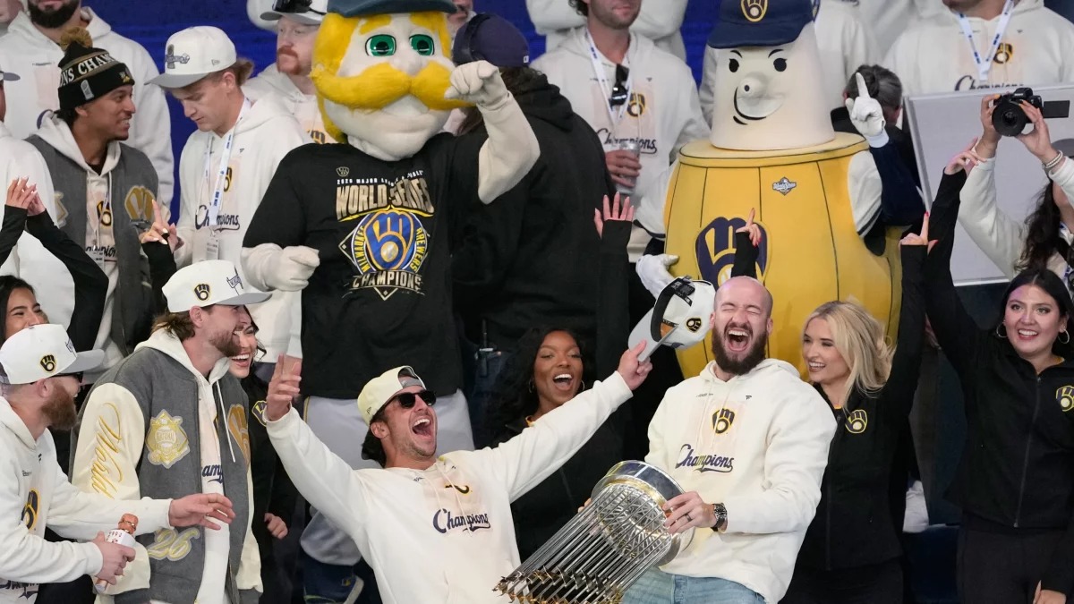Milwaukee Efervesce: Multitudes Festejan el Primer Campeonato de los Brewers
