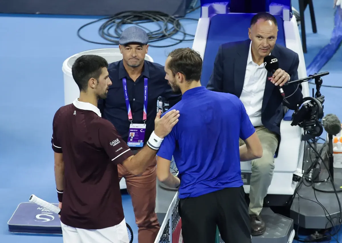 Djokovic Expresa Empatía por la Descalificación de Medvedev: ''Conozco Esa Situación''