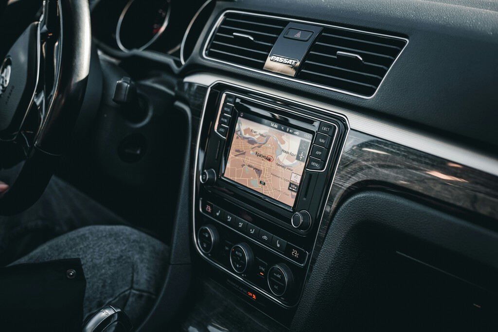 Actualiza tu coche antiguo: Guía completa para instalar pantallas con Android Auto y CarPlay
