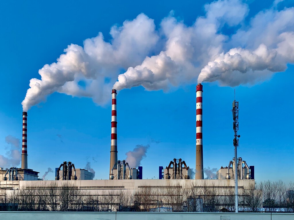 La Paradoja Energética de China: Liderazgo en Renovables y Persistencia del Carbón