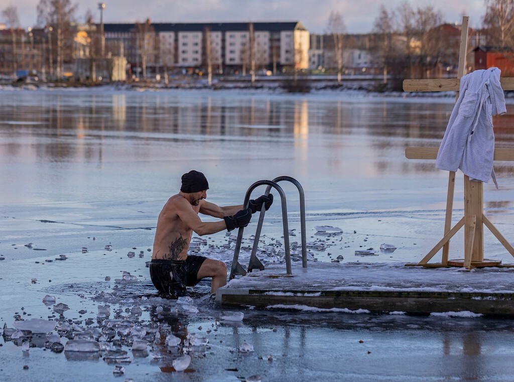 Análisis de la inmersión en agua fría: ¿Beneficios reales o solo tolerancia celular?