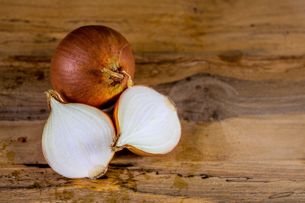 Diferencias en la seguridad alimentaria: Patatas brotadas versus cebollas germinadas