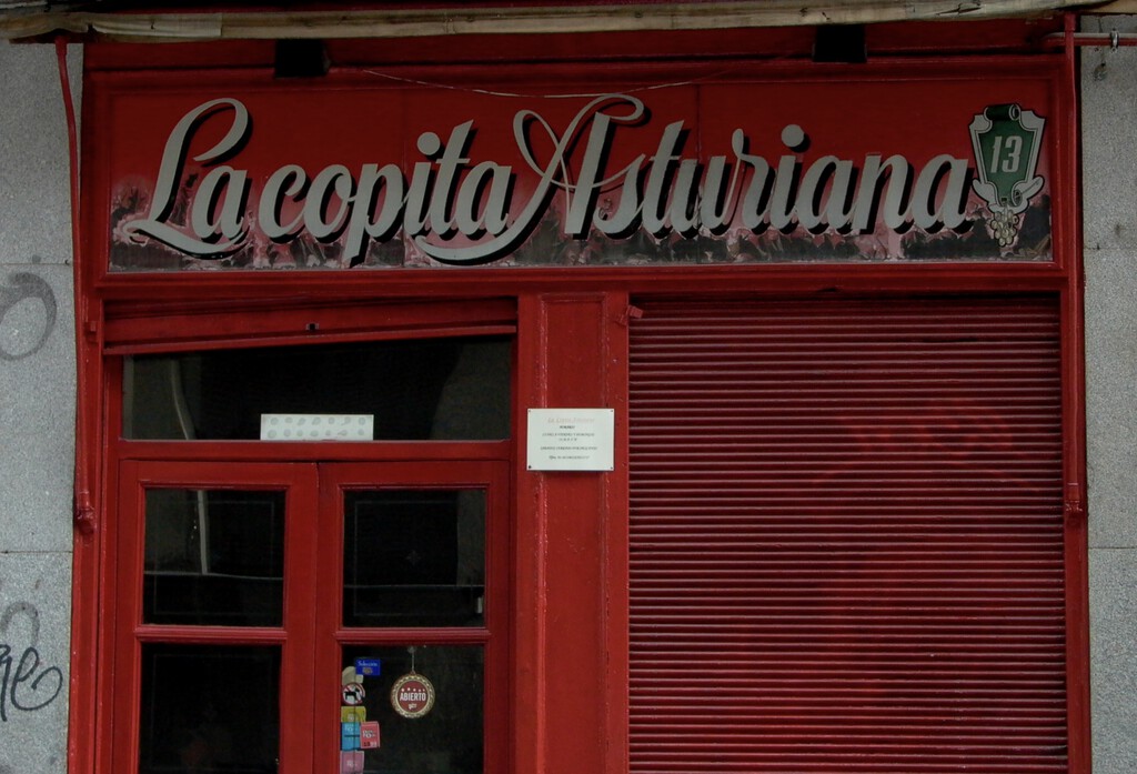 La Copita Asturiana: El emblemático restaurante madrileño que fue escenario de ''La bola negra'' y mantiene su esencia familiar de