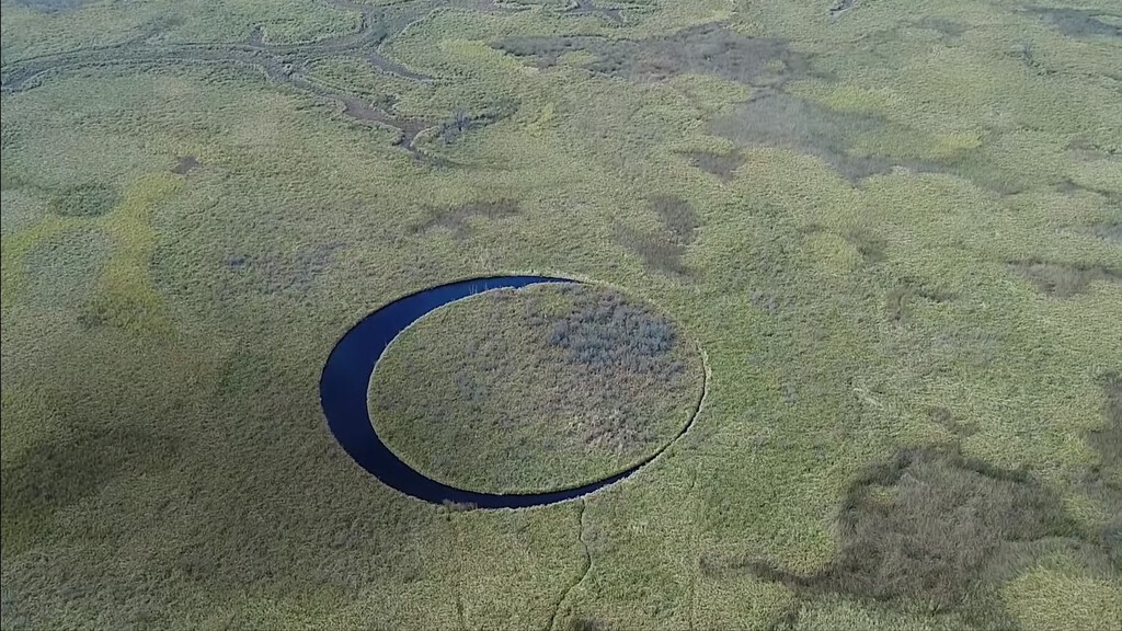 El Misterio de ''El Ojo'': La Isla Flotante y Giratoria de Argentina
