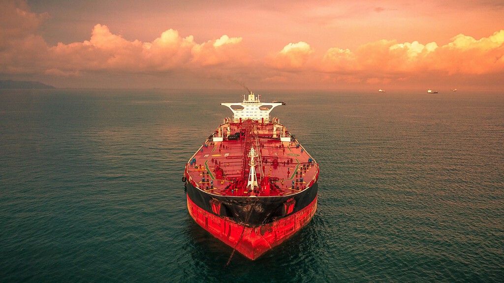 La recuperación del mercado petrolero podría tardar hasta dos años tras la reapertura del estrecho de Ormuz