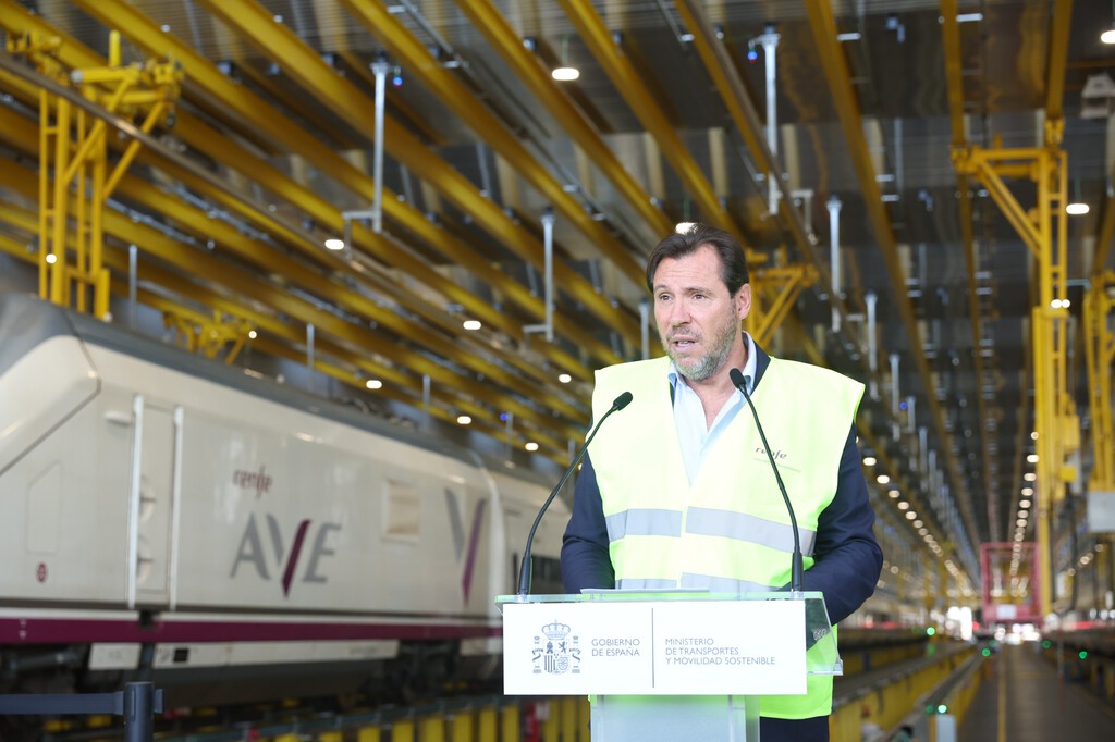Sindicatos critican a Óscar Puente por culpar a un controlador de Adif tras el accidente ferroviario de Urda y piden su dimisión