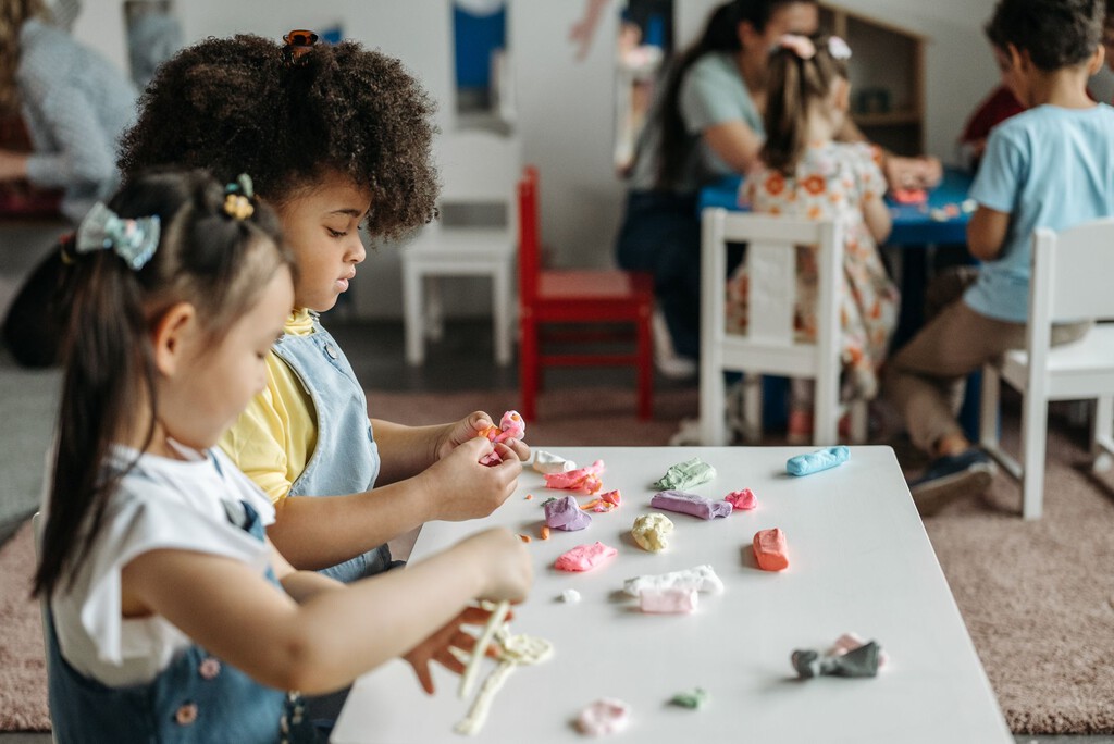 El impacto de las guarderías en la salud infantil: ¿inmunización temprana o mayor riesgo de infecciones?
