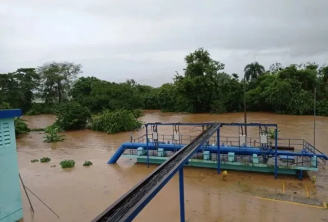 Casi un millón de usuarios sin agua potable por interrupción de 67 acueductos tras precipitaciones