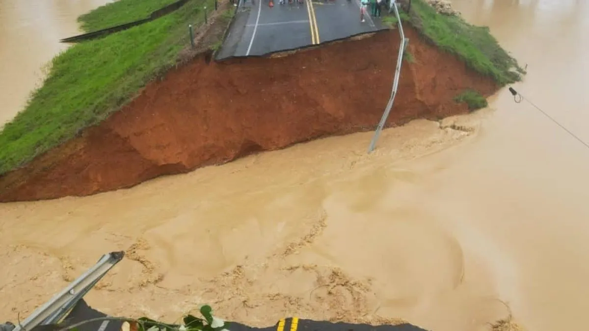 Impacto de las Precipitaciones: Cuatro Vías y una Estructura Vial Afectadas