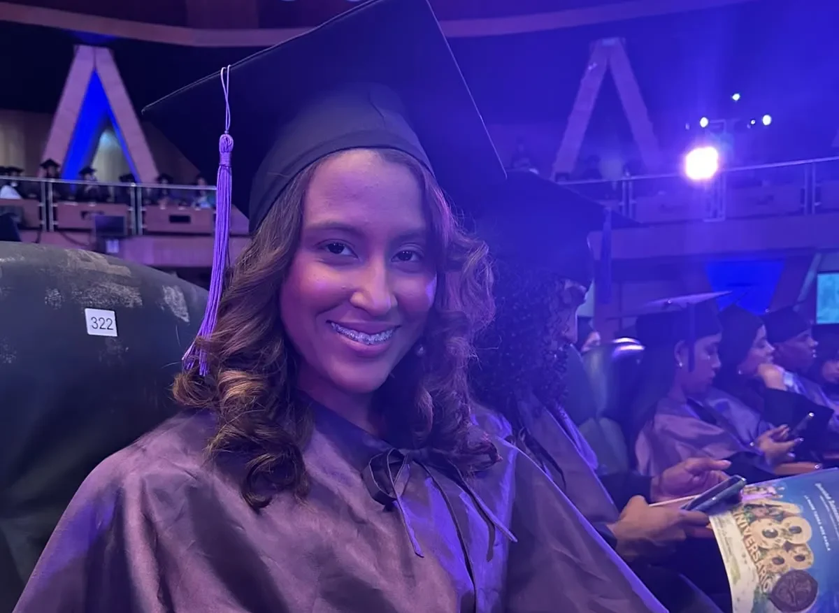 Esmarlin Fernández, Colaboradora de N Digital, Obtiene su Título en Periodismo por la UASD