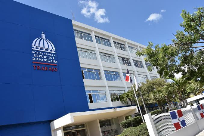 Ministerio de Trabajo Solicita Adaptación Laboral por Alerta Amarilla de Lluvias