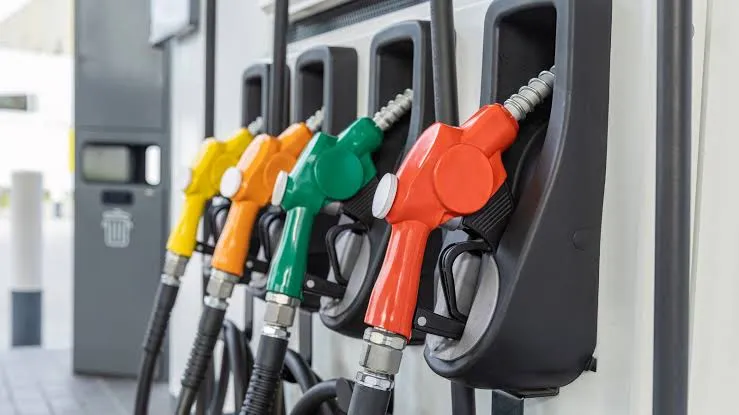 El Gobierno Congela Precios de Combustibles por una Semana Más
