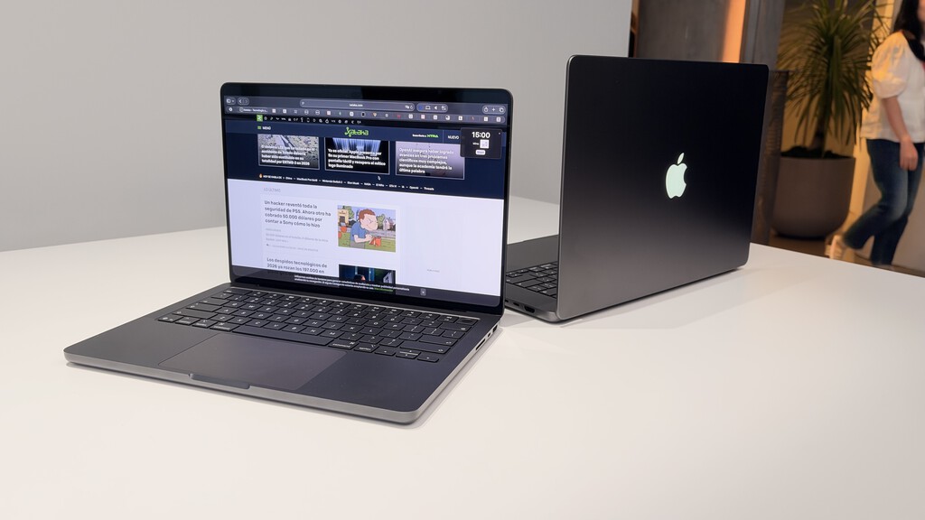 Primeras Impresiones del Nuevo MacBook Pro Táctil: Un Enfoque en la Interacción Intuitiva y la Innovación de Pantalla