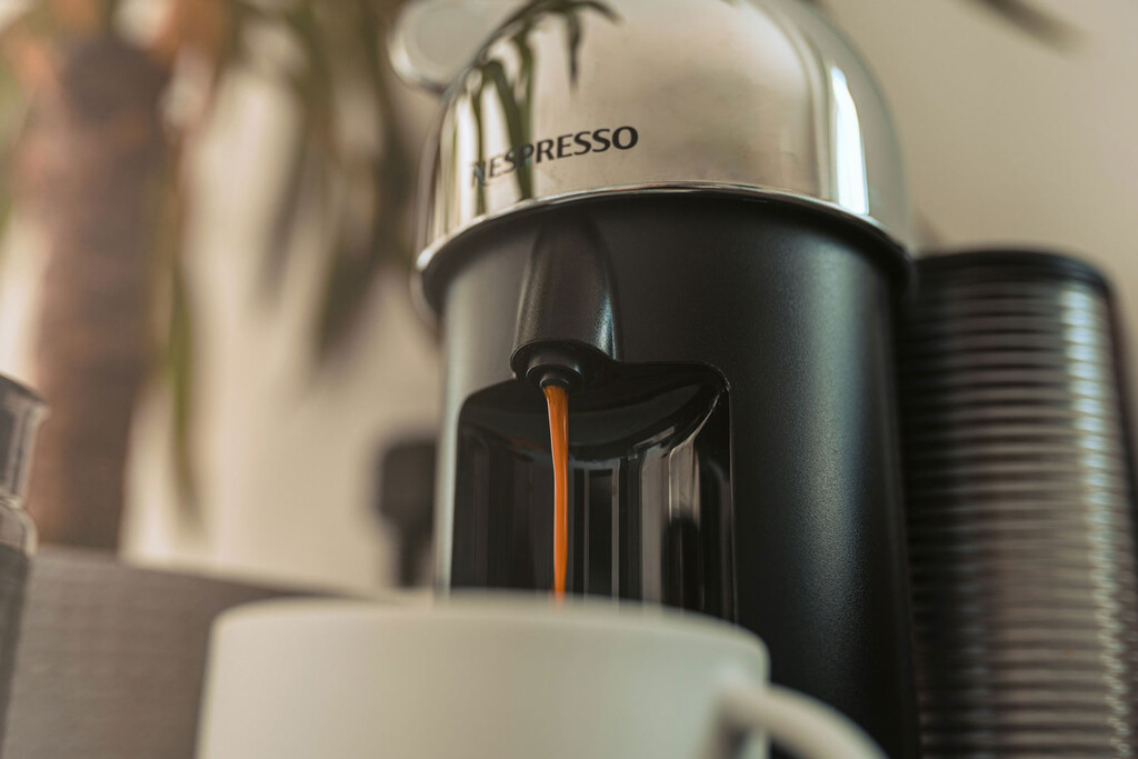 Eric Favre: El Ingeniero Detrás de la Cápsula Nespresso y Su Legado Millonario para Nestlé