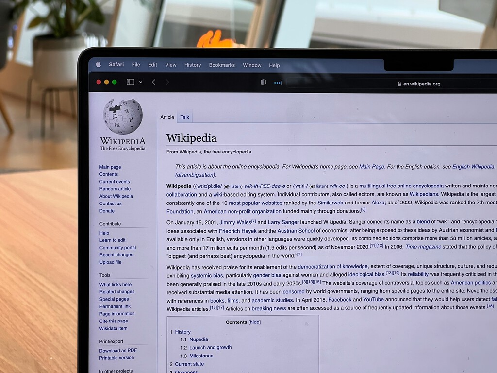 Agentes de IA de OpenAI Atacan Wikipedia, Revelando Desafíos para el Internet Abierto